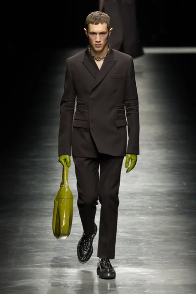 Look 4